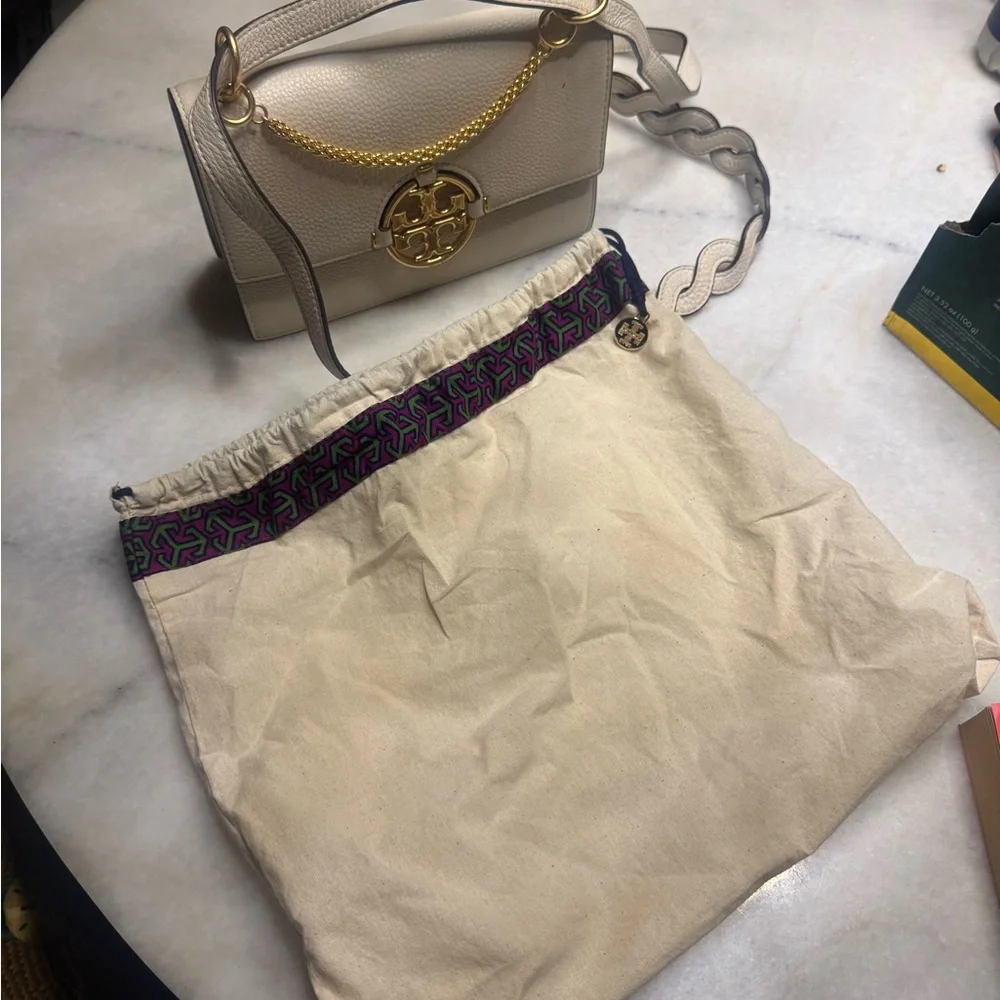Tory Burch Cream Shoulder Bag with Gold Accents - Picture 11 of 11
